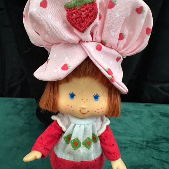 2015 Strawberry Shortcake 35th Anniversary doll. - Picture 2 of 6